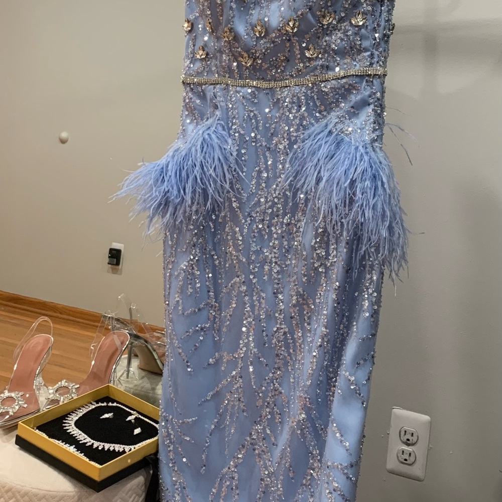Elegant Blue Feathered Evening Dress